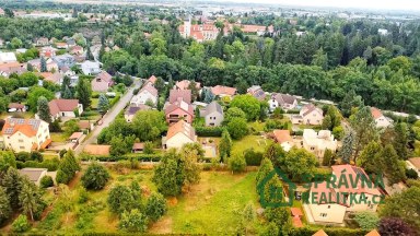 Prodej pozemku 1000m2 Průhonice