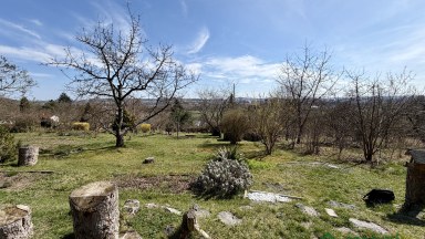 Chata se zahradou 522 m² na jižním svahu v Plzni na Roudné