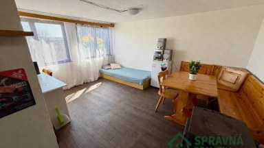 Zahrada 522 m² s chatou na jižním svahu v Plzni na Roudné